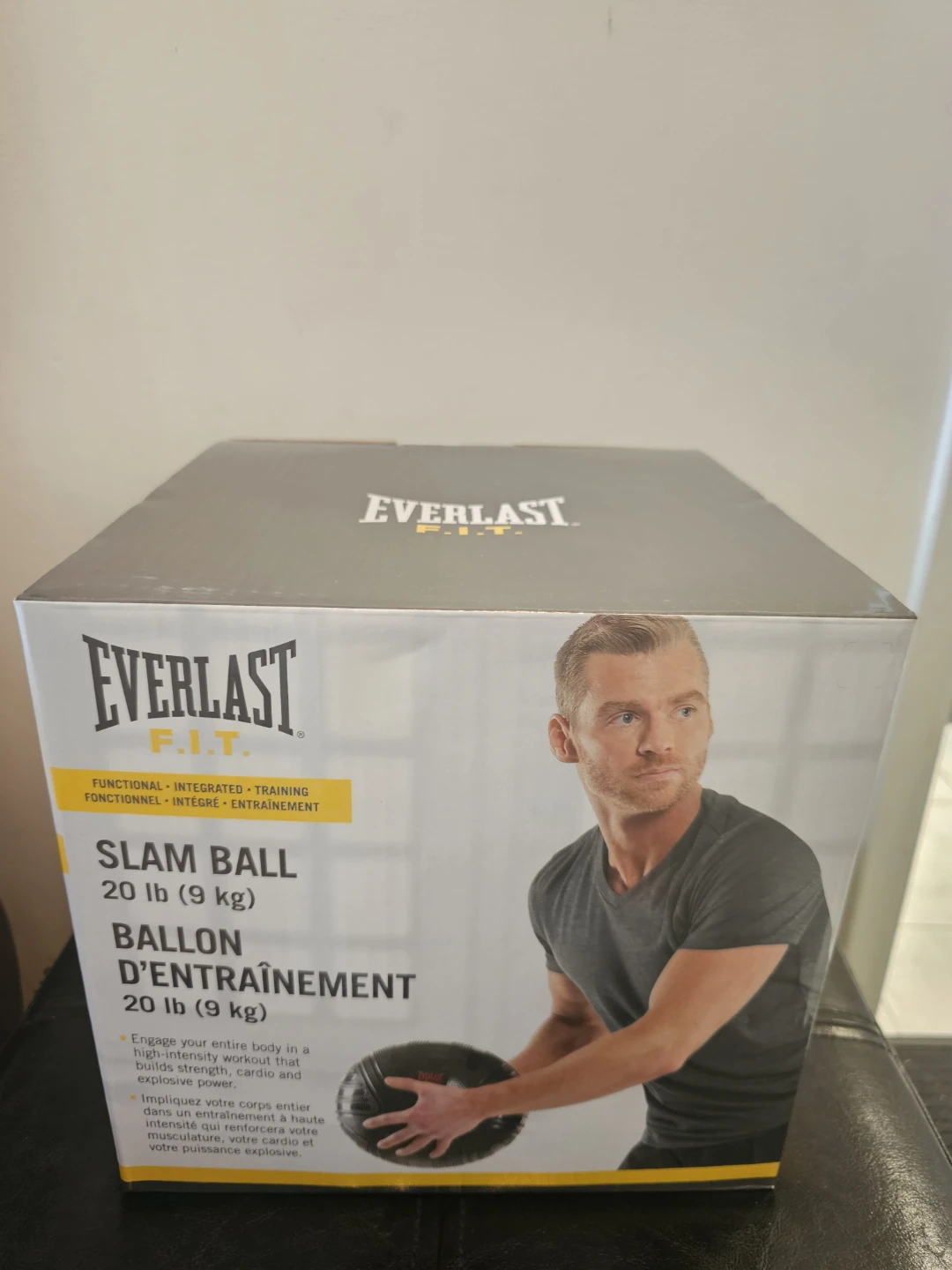 EVERLAST Slam Ball 20 lb/9 kg.