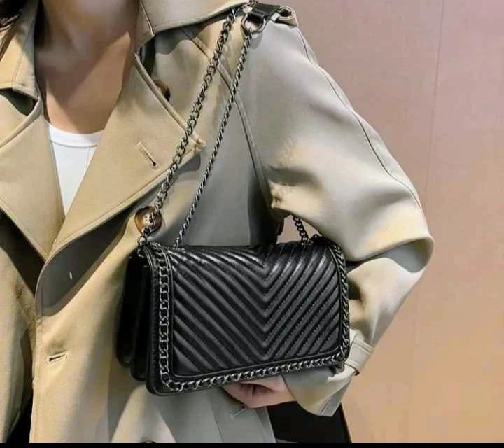 Black Chevron Quilted Chain Shoulder Bag - photo 4