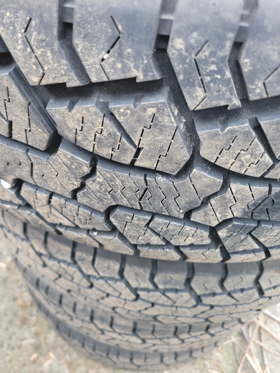 Set of 4 P275/70R18LT Wild Country Radial Tires - photo 2