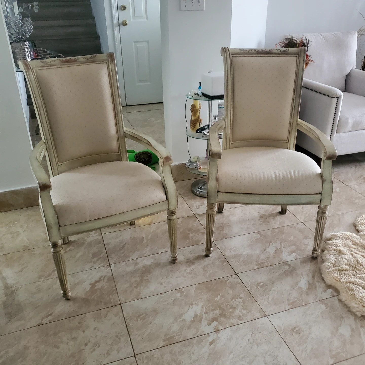 Pair of Cream Upholstered Armchairs - photo 4