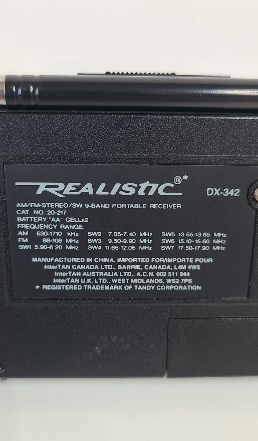 Realistic DX-342 Small Radio AM/FM/SW - Mint Condition! - photo 4