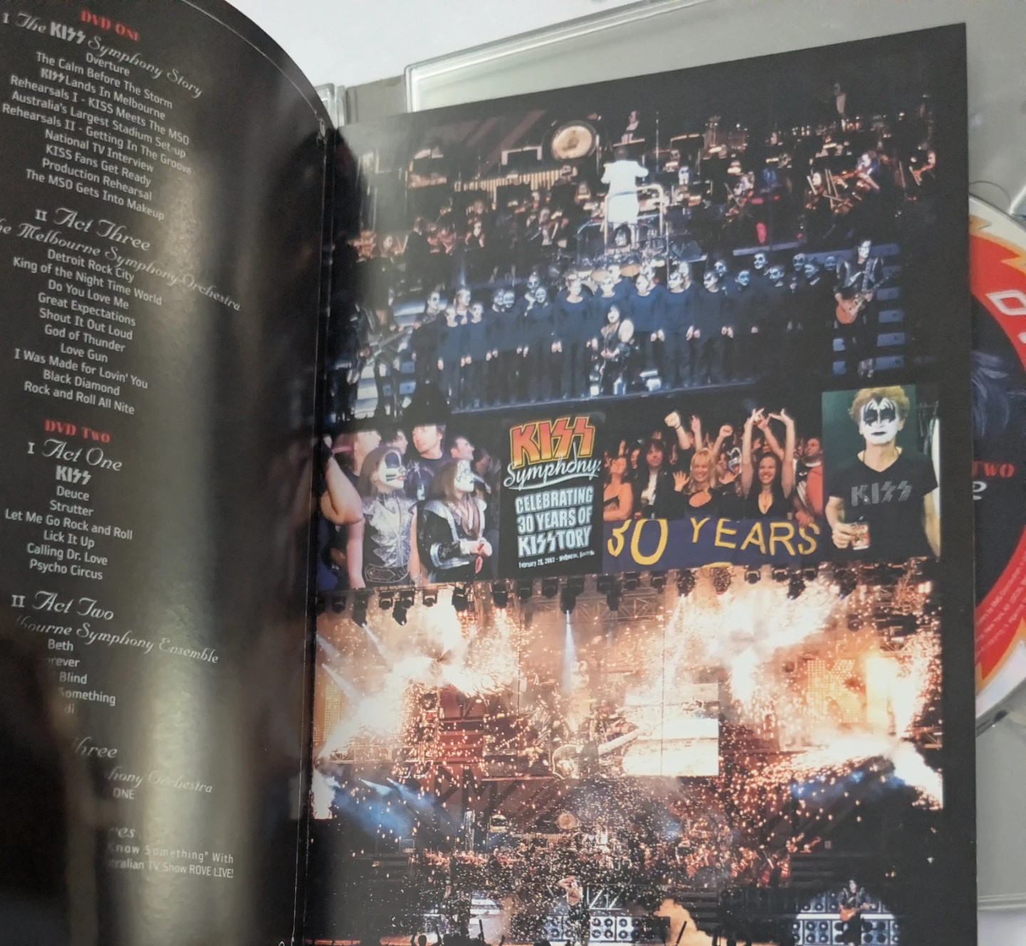KISS Symphony: The DVD 2 DVD's - photo 4