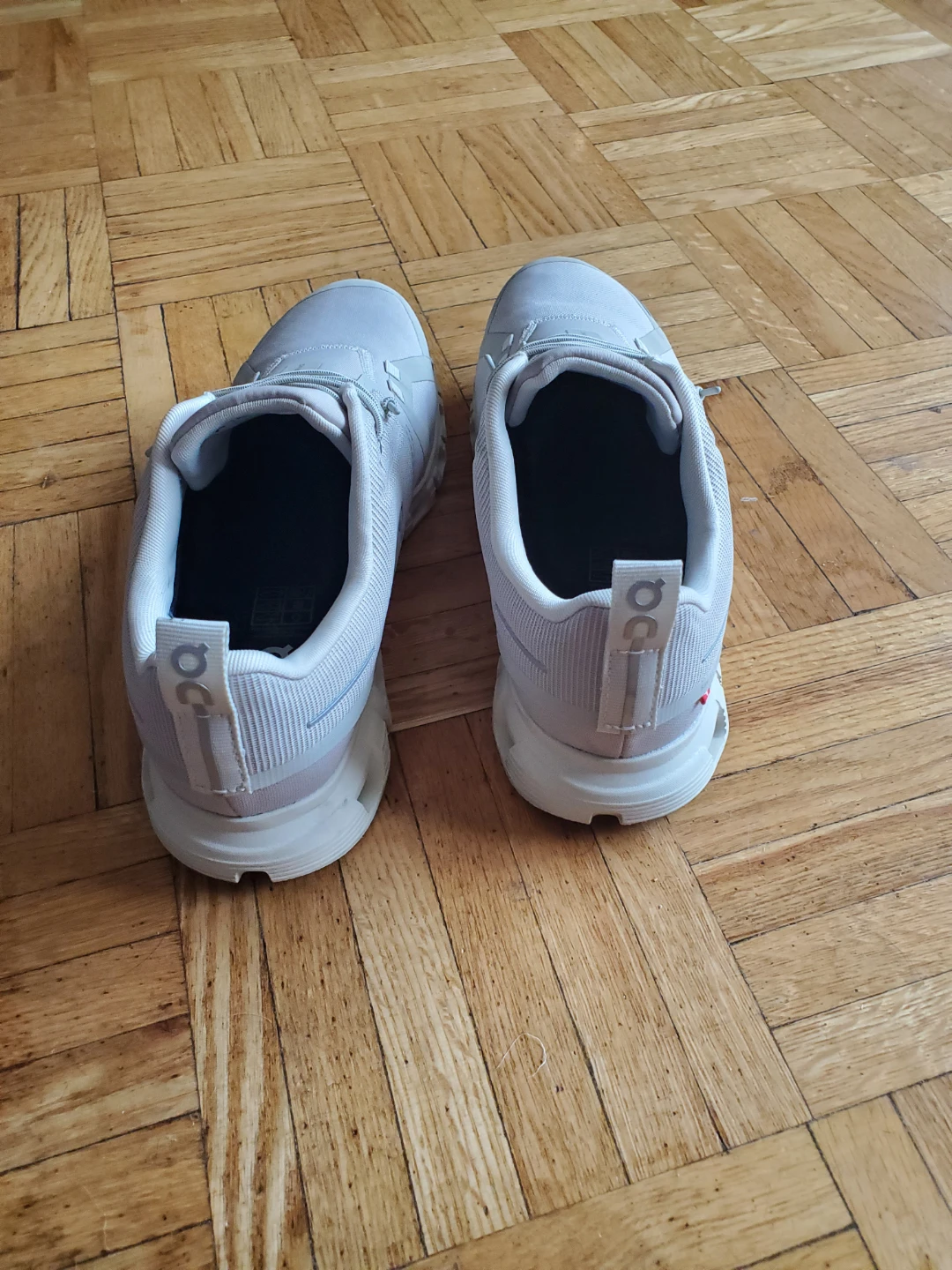 ON Cloud Waterproof Running Shoes