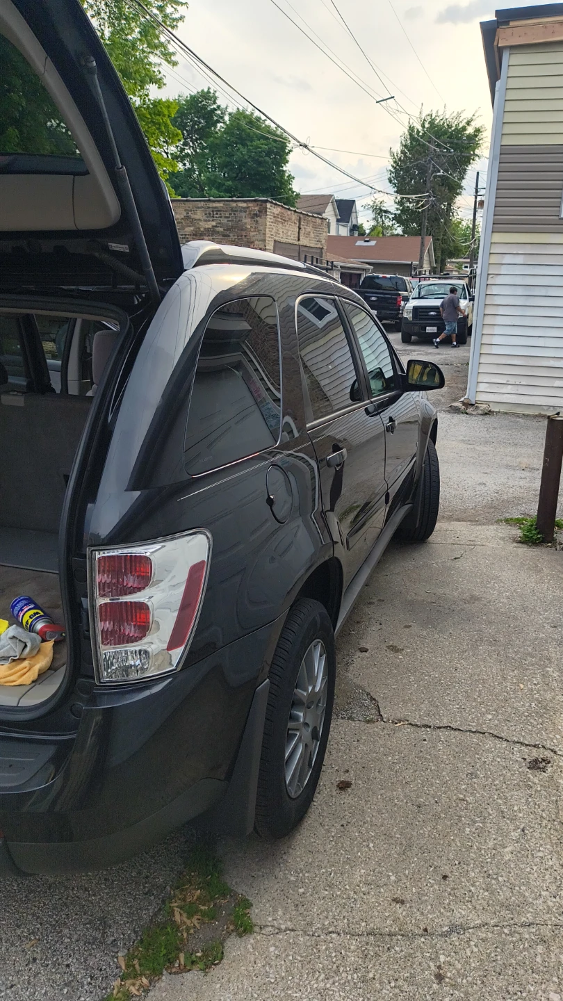 Black Chevrolet Equinox SUV - photo 5
