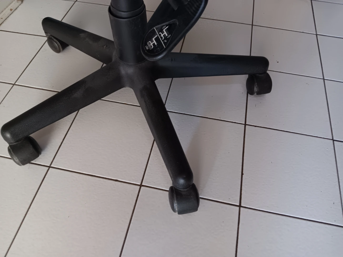 Black Office Chair - photo 2