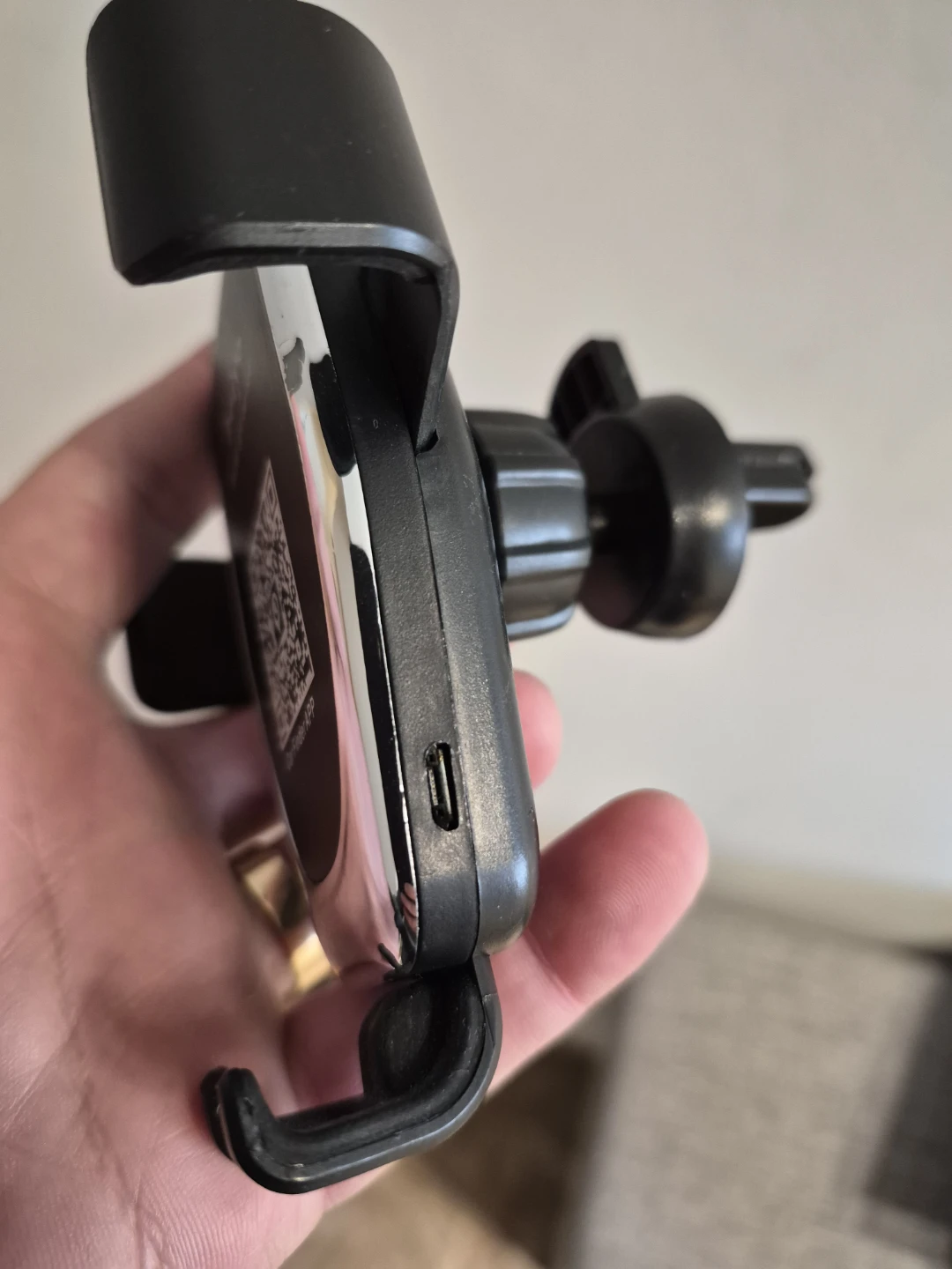 Heyiio Car Mount Wireless Charger - photo 2