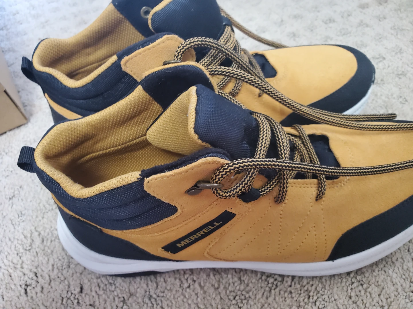 Brand new size 7 hiking boots for boys