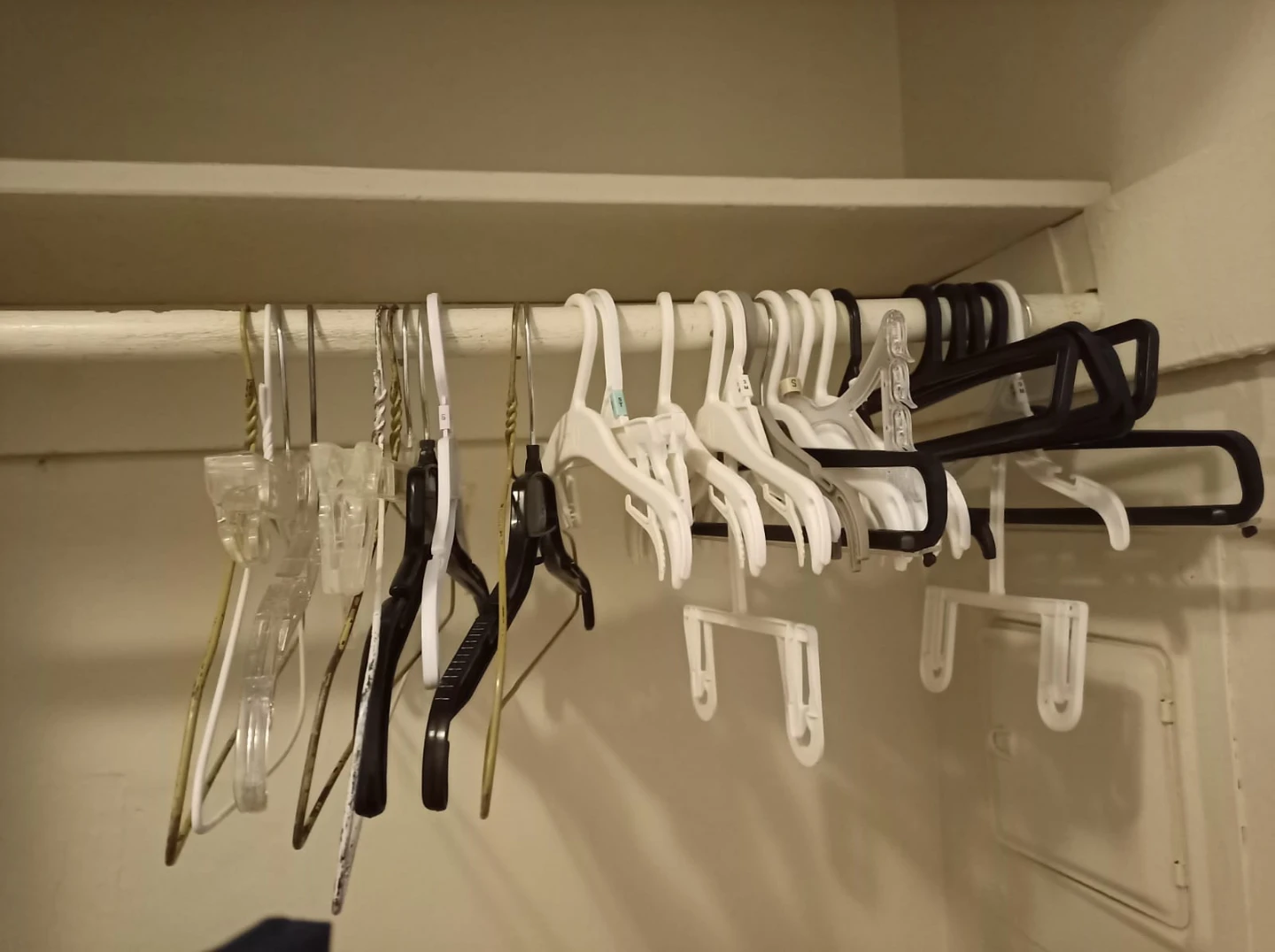 Free Hangers - photo 2