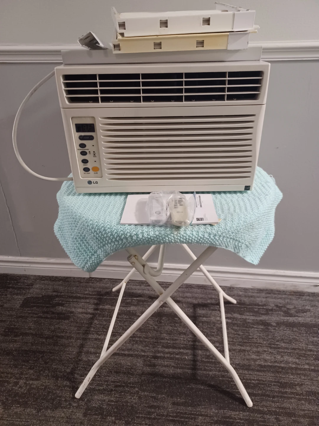 LG Window Air Conditioner - photo 2