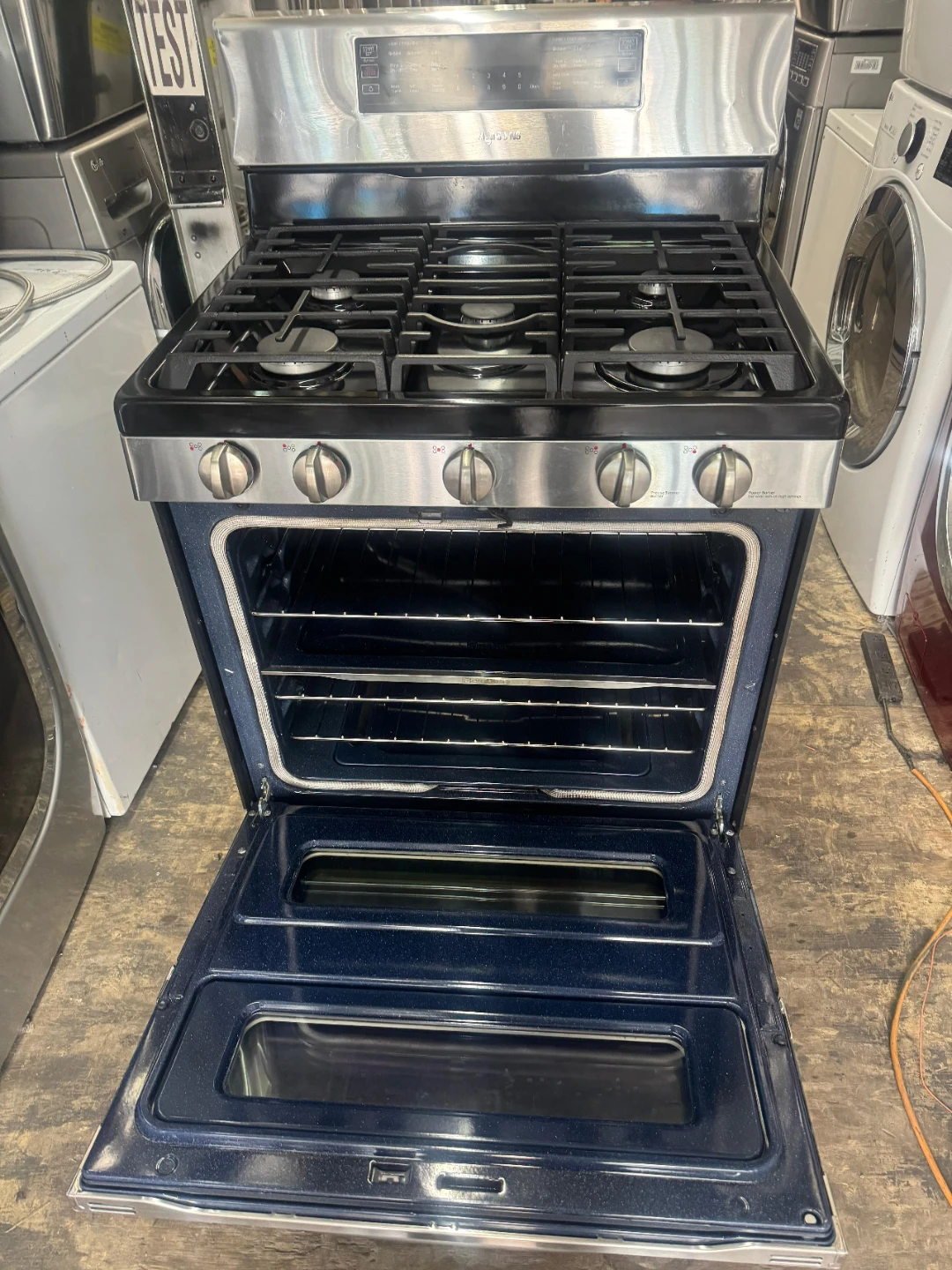 Samsung 30in Stainless steel gas stove - photo 2