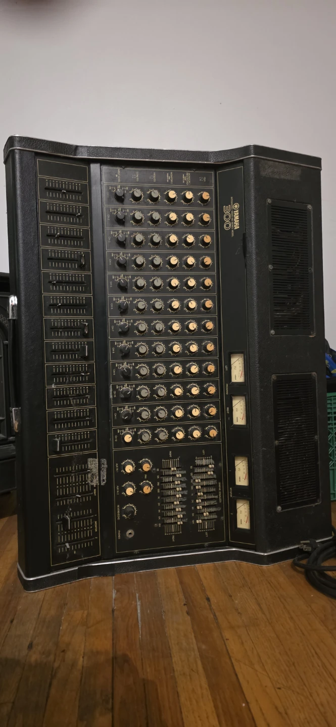 Yamaha MG166FX Mixing Console
