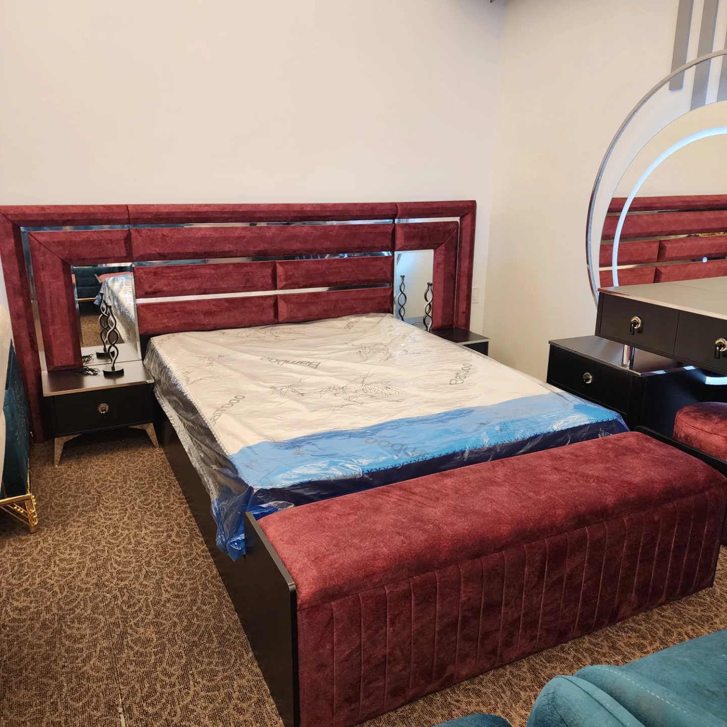 Maroon Velvet Headboard and Storage Bench Bedroom Set - photo 2