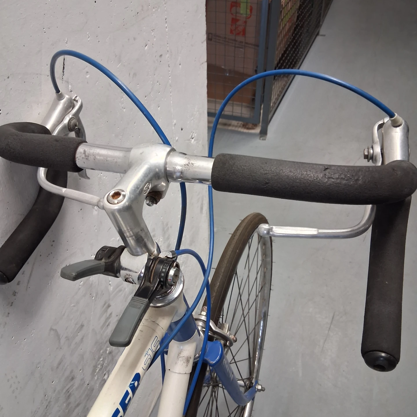 Raleigh Laser Road Bike - photo 5