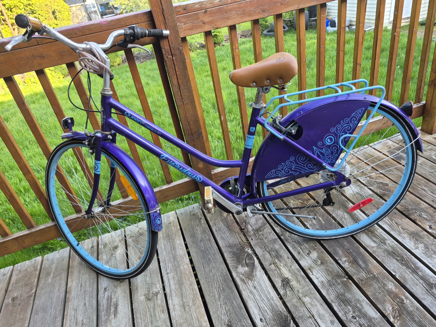 Schwinn Queen Essence Cruiser Bike - Purple