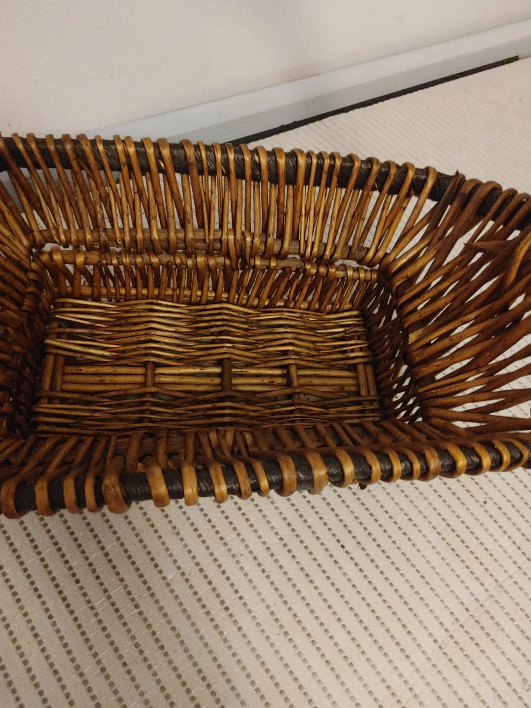 Wicker basket with handle - photo 2