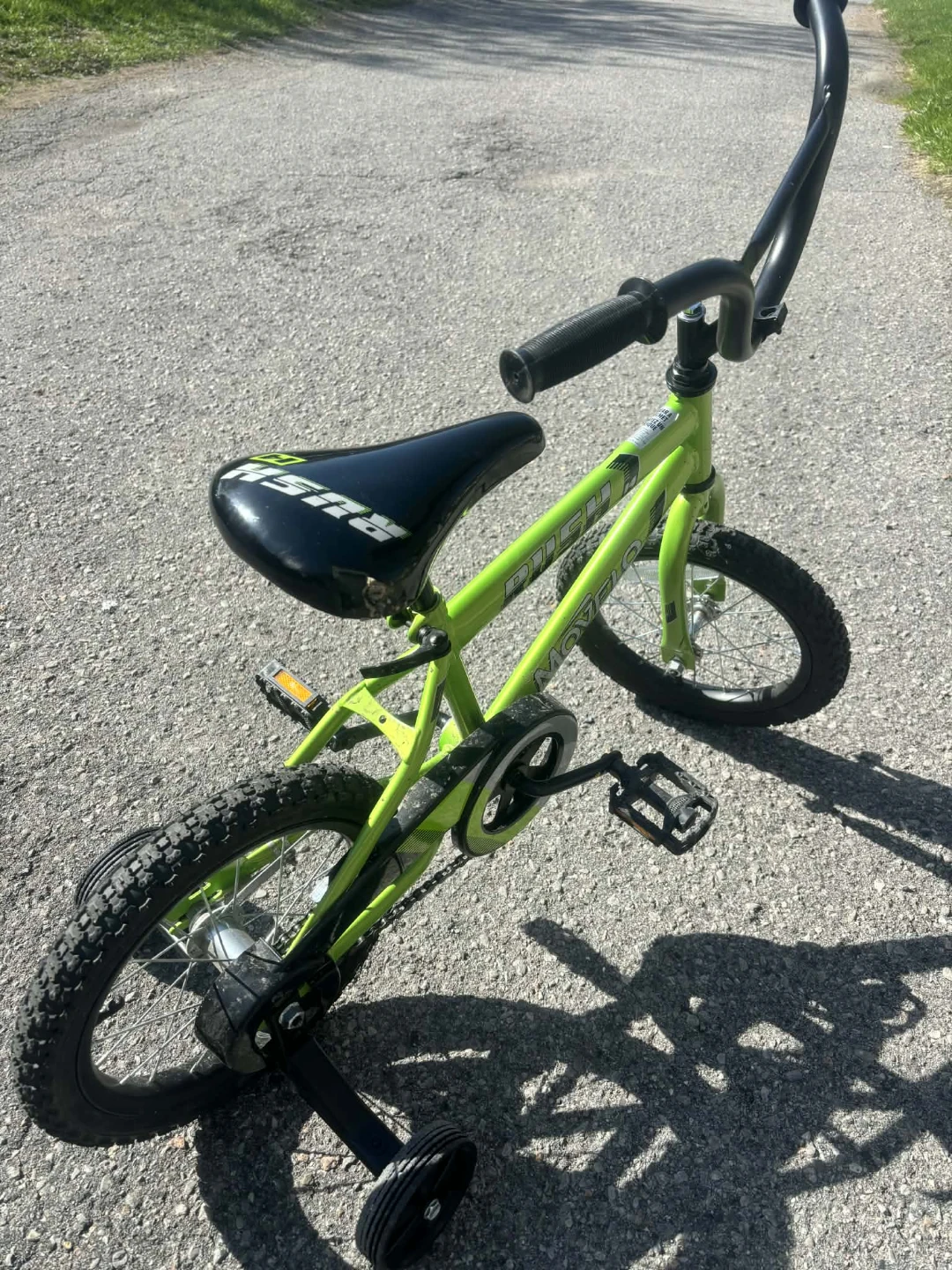 Green Mongoose Rush 14" Kids Bike with Training Wheels - photo 3