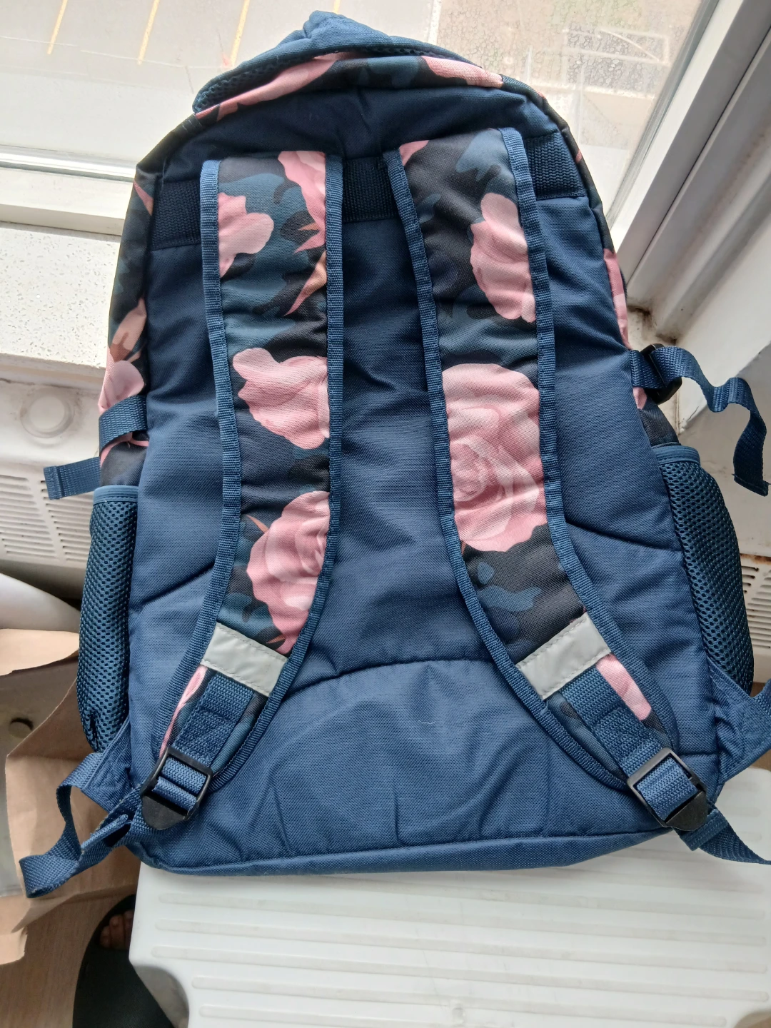 Blue floral backpack with pink accents - photo 2