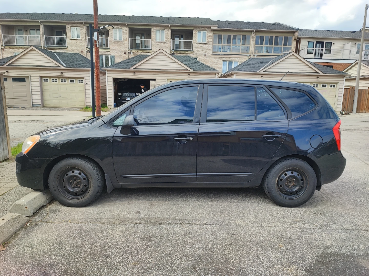 2012 Kia Rondo, as is, Gerrard/Victoria Park Ave - photo 4