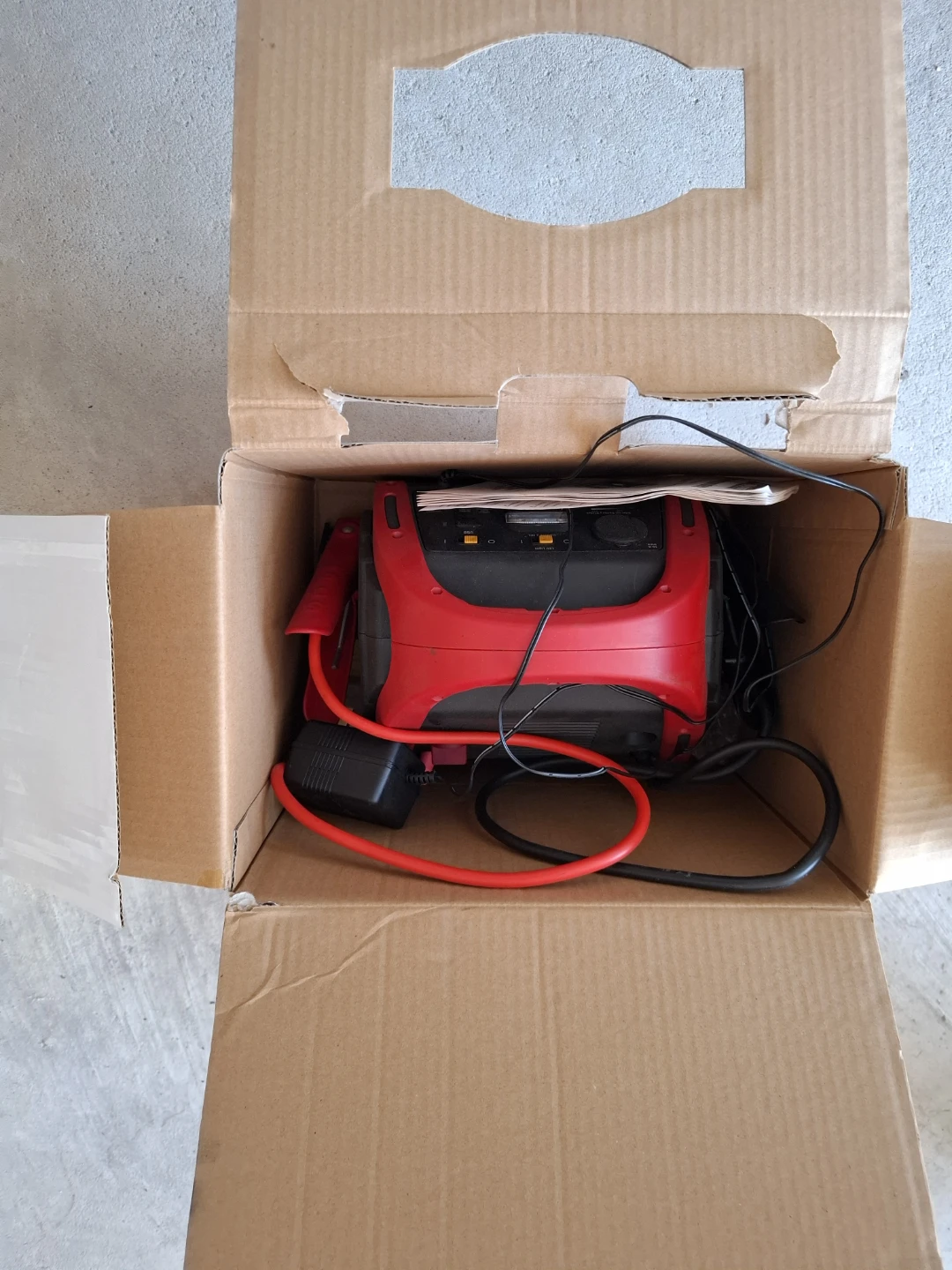 Motomaster Battery Booster Pack - photo 3