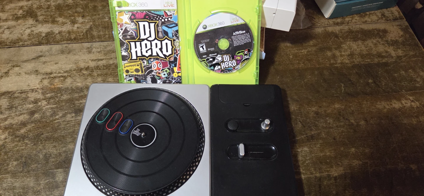 DJ Hero Game for Xbox 360 with Turntable Controller