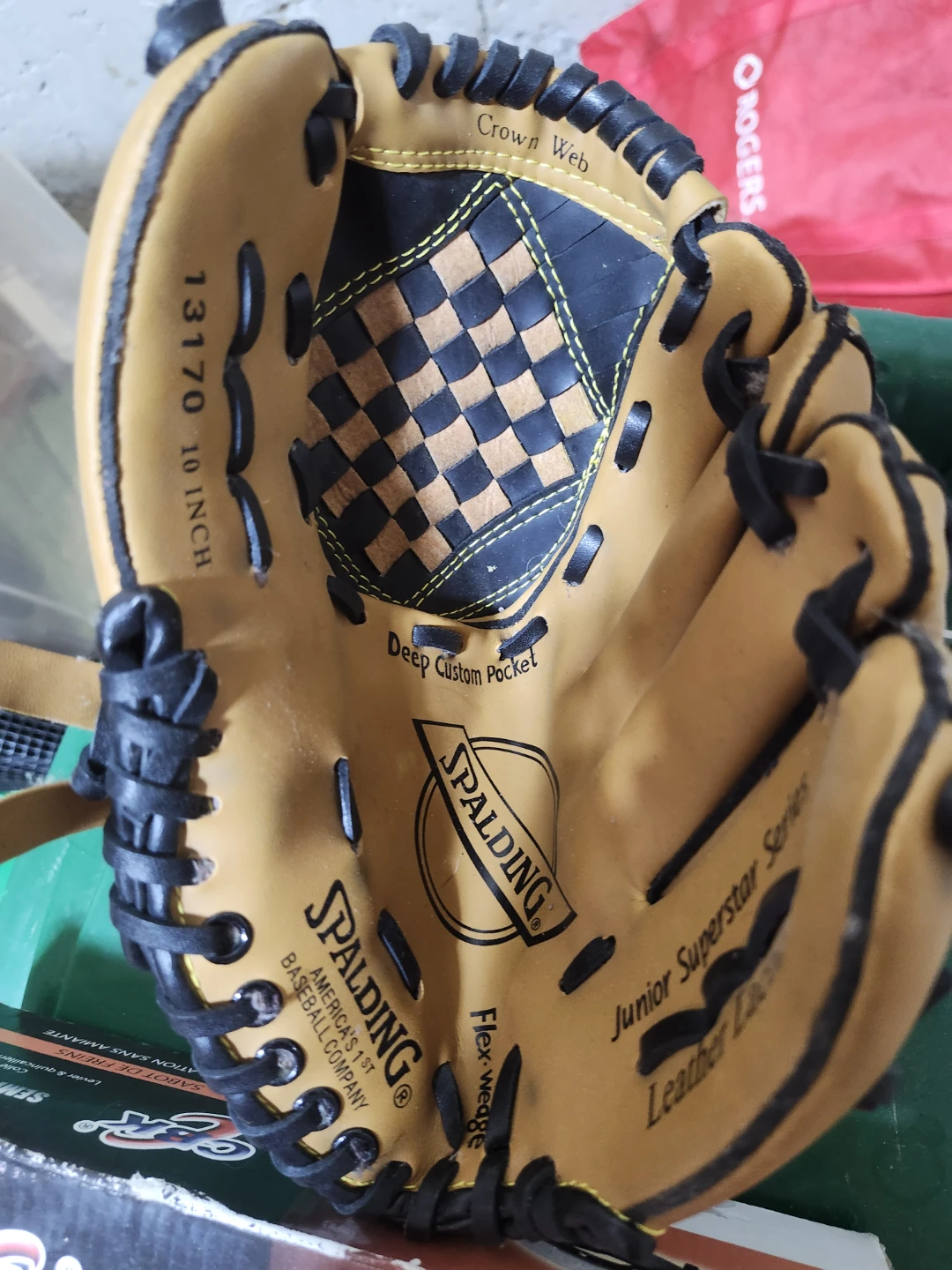 Spalding Junior Superstar Series Baseball Glove - 10 Inch