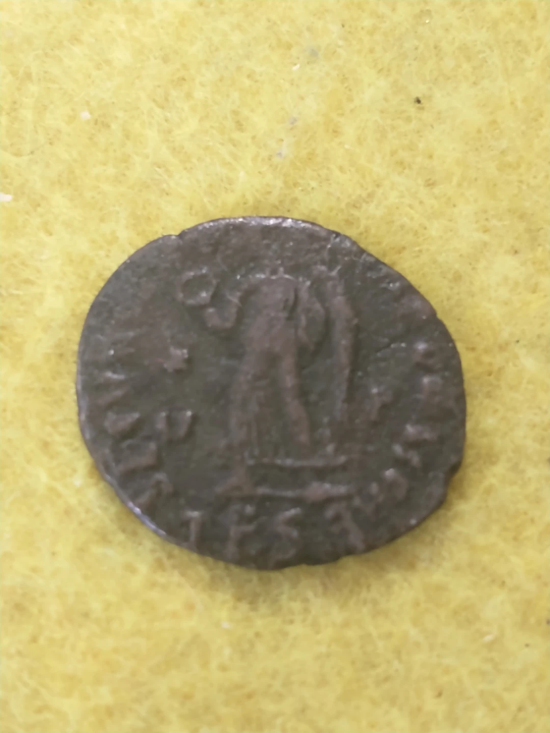 Circa 3rd century ancient Roman coin unattributed - photo 3