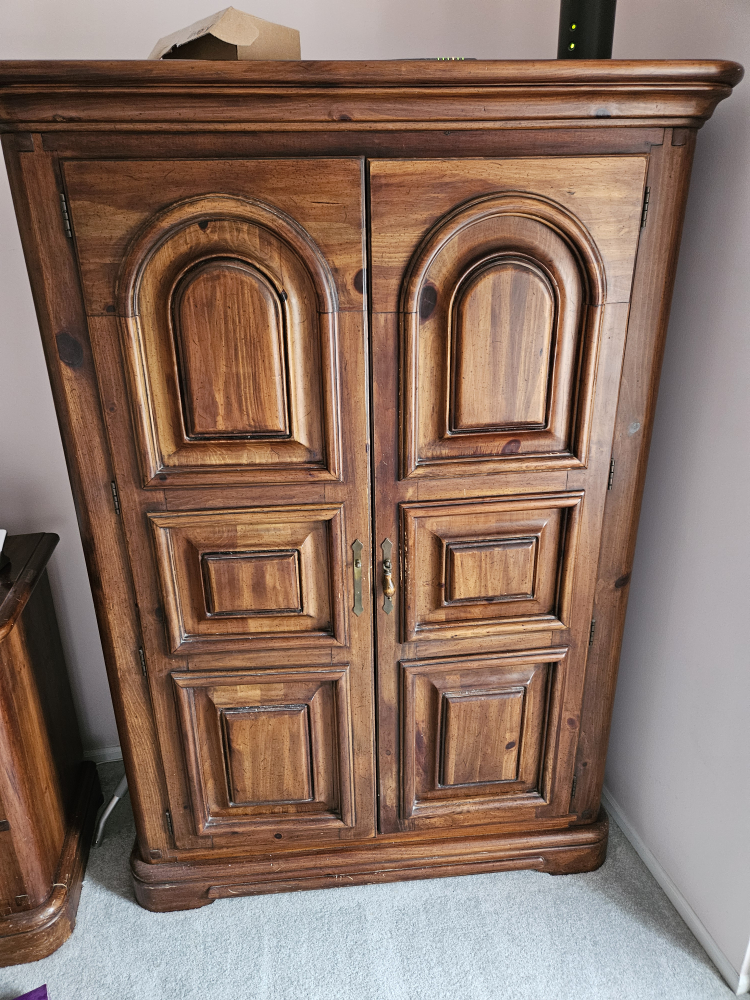 Wooden Dresser with Triple Mirror - photo 2