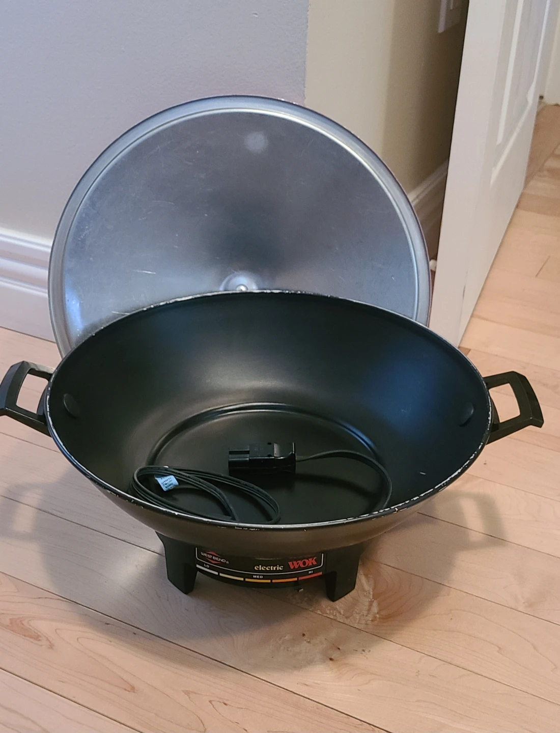 West Bend Electric Wok with Lid