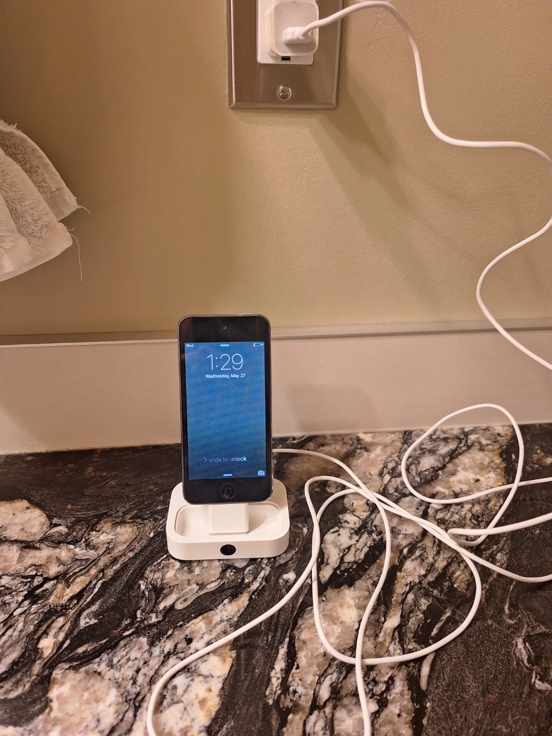 Apple iPod Touch with Dock Charger
