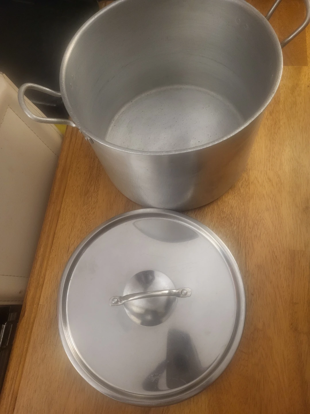 Large Aluminum Stock Pot with Lid - photo 2