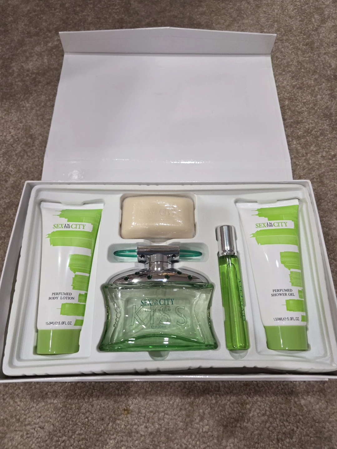 Sex and the City Kiss Perfume Gift Set - photo 2