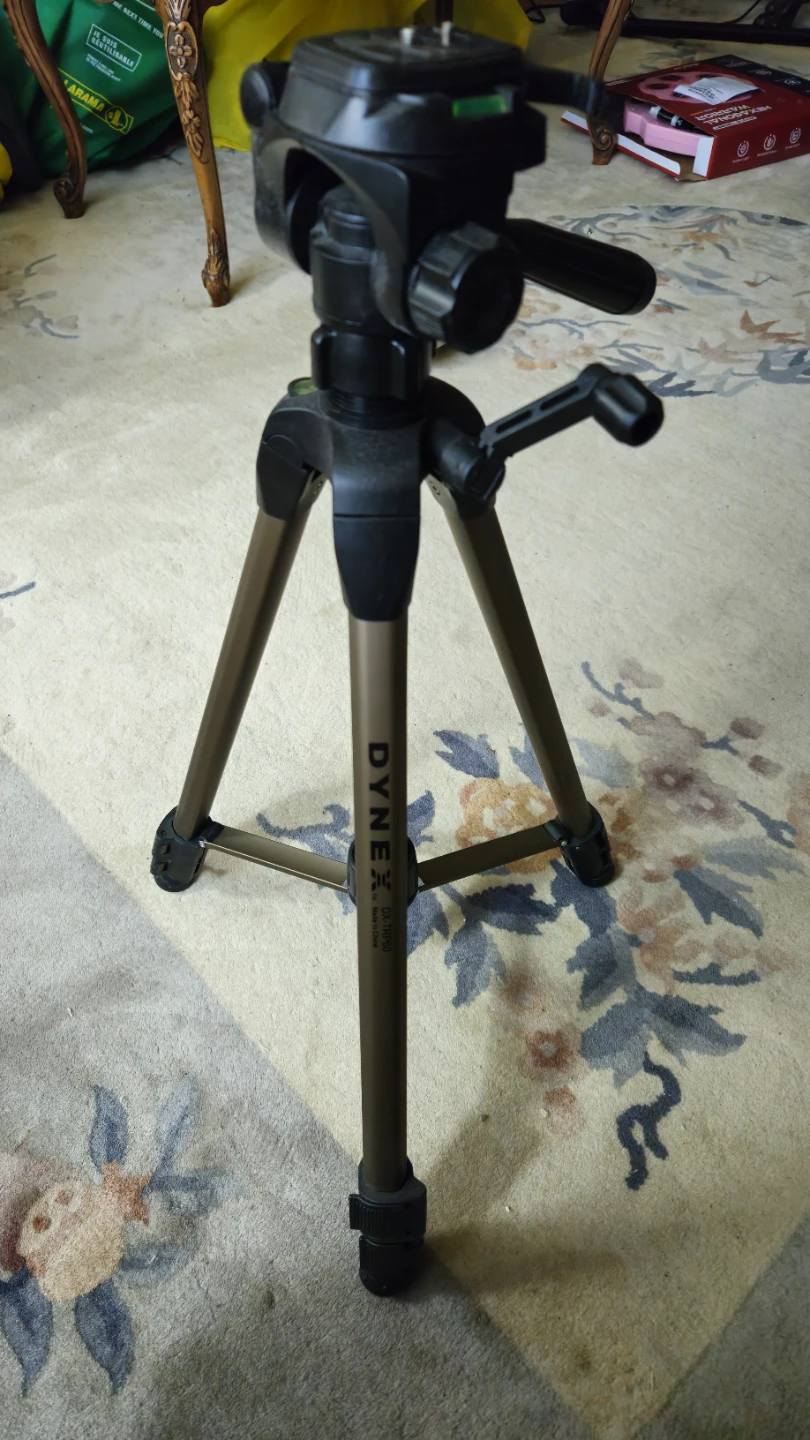 Dynex DX-TRP60 Tripod