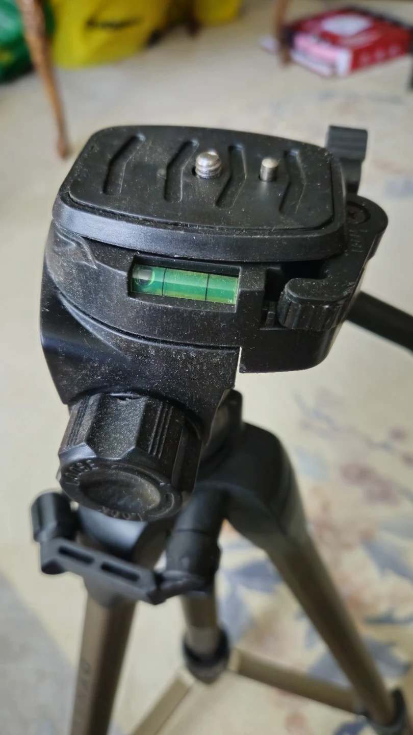 Dynex DX-TRP60 Tripod - photo 3