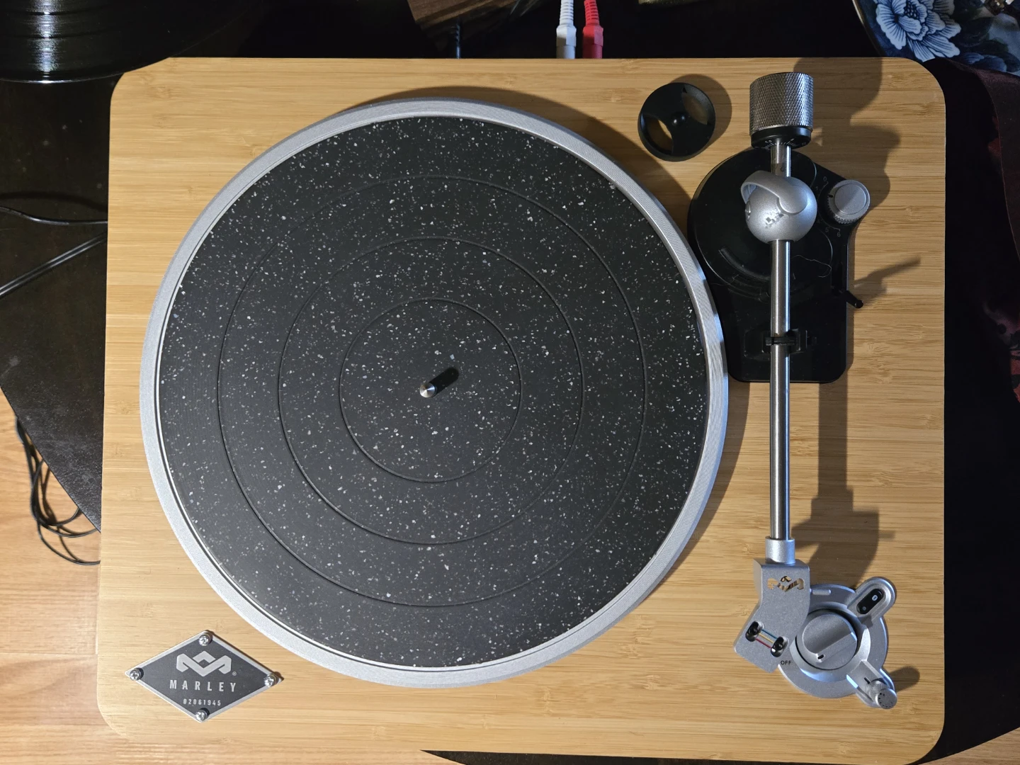 Marley Turntable / Bluetooth Headphones - photo 2