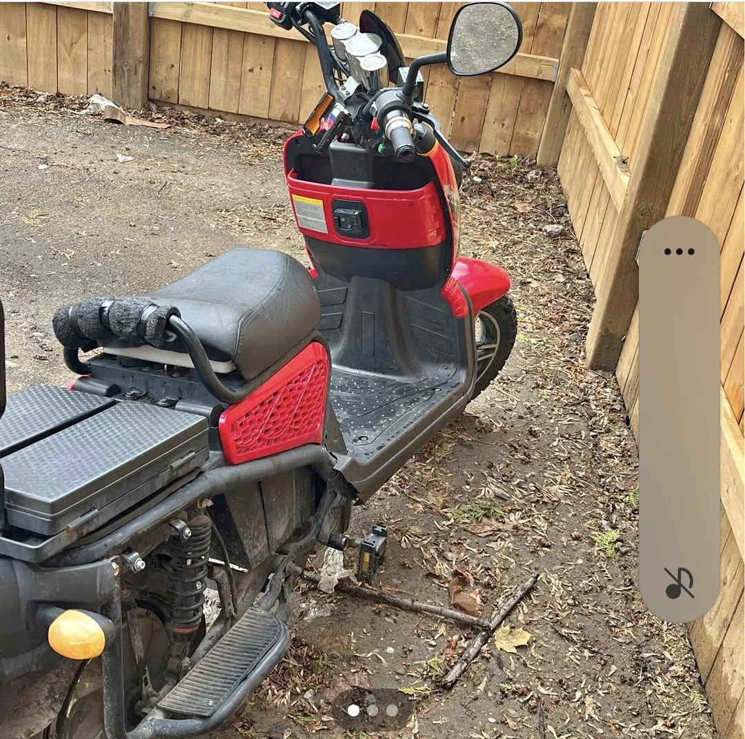 Red Scooter 72 v 80 amp 1 year old battery lithium 80 amp