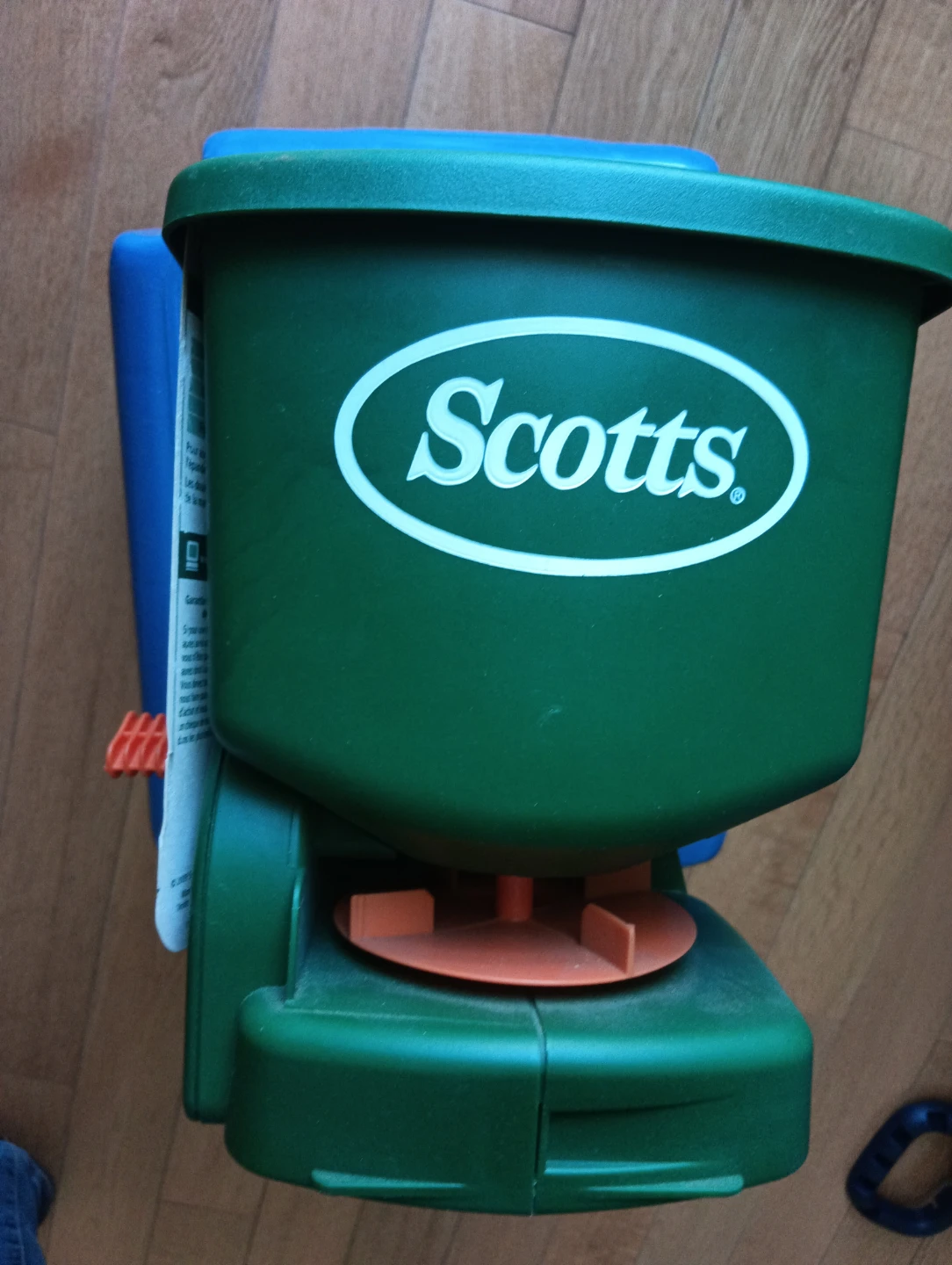 Scotts Easy Hand-Held Spreader - photo 4