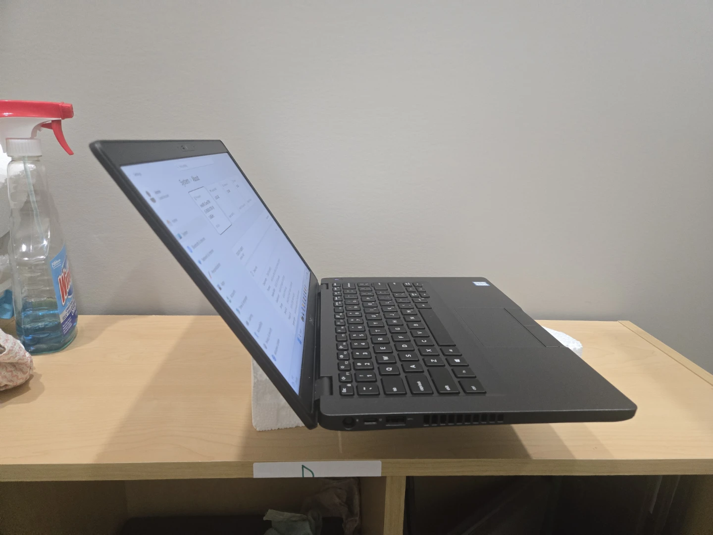 Dell Latitude 5400 Laptop - Intel i5-8365U, 8GB RAM, 119GB SSD - photo 4