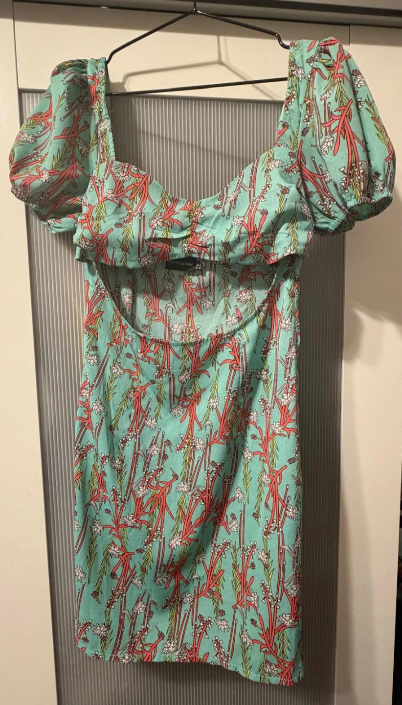 PrettyLittleThing Mint Green Floral Puff Sleeve Cut-Out Dress