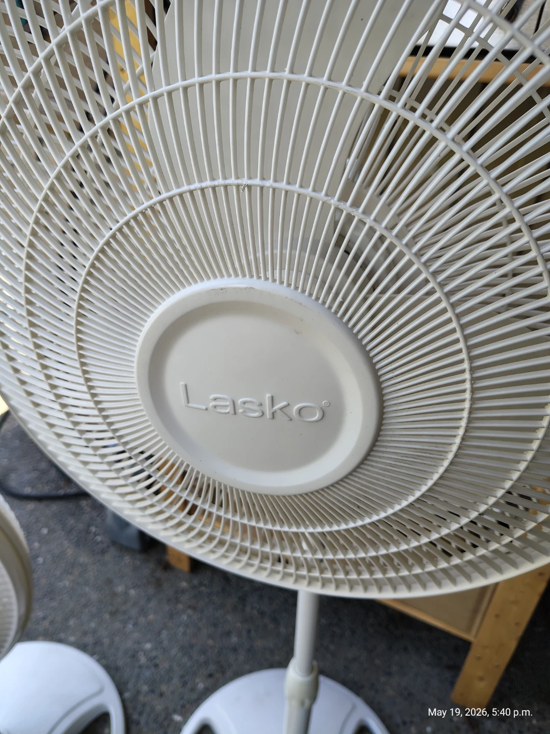 Lasko Modern 16 Inch Fan with Oscillating - photo 2