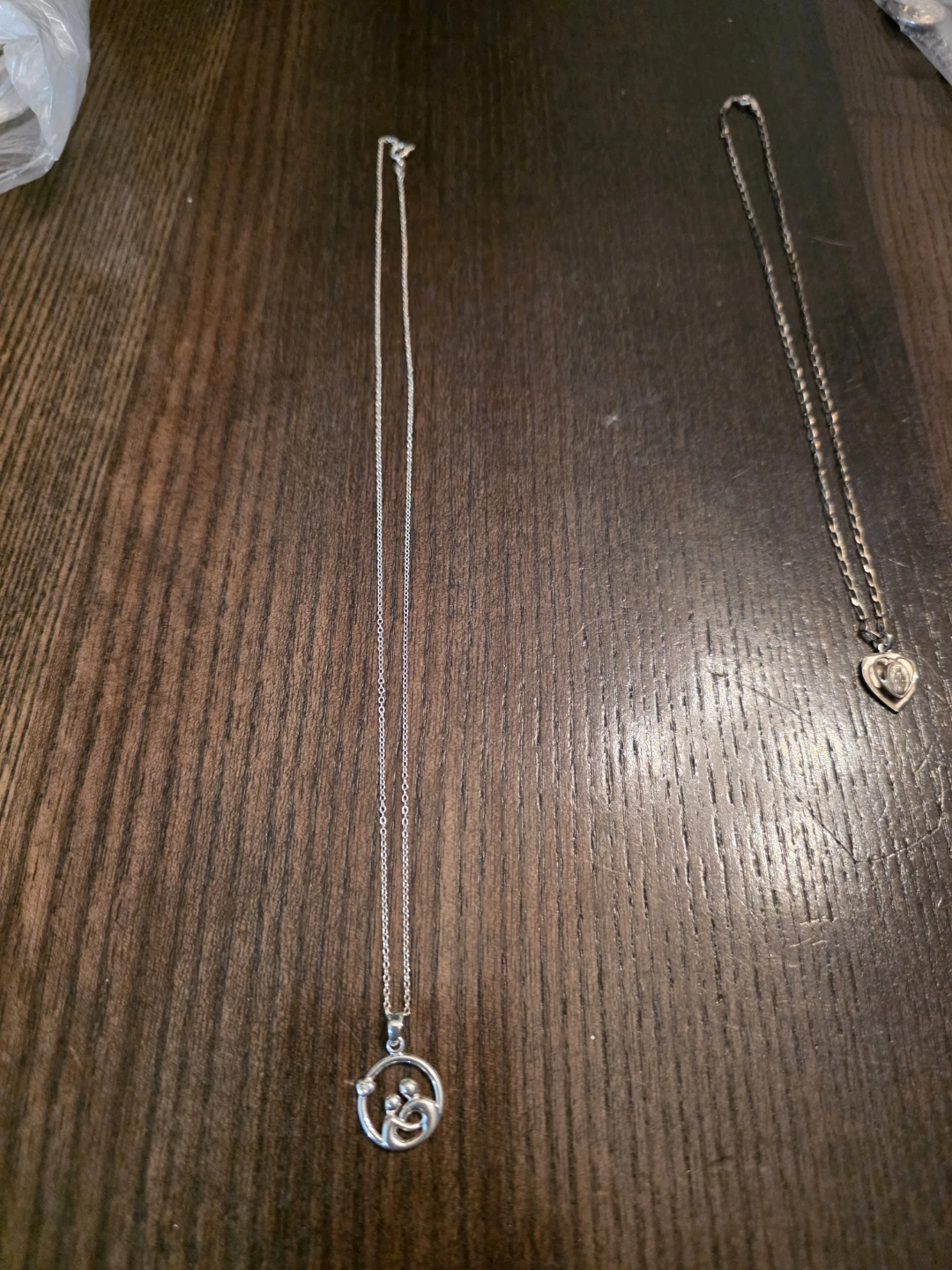 925 Sterling Silver w/Mother & Child pendant 20" 2 grams