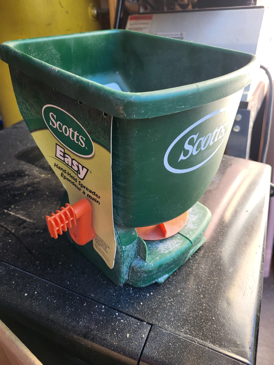 Scotts Easy Hand-Held Turf Builder Spreader Tool - photo 3