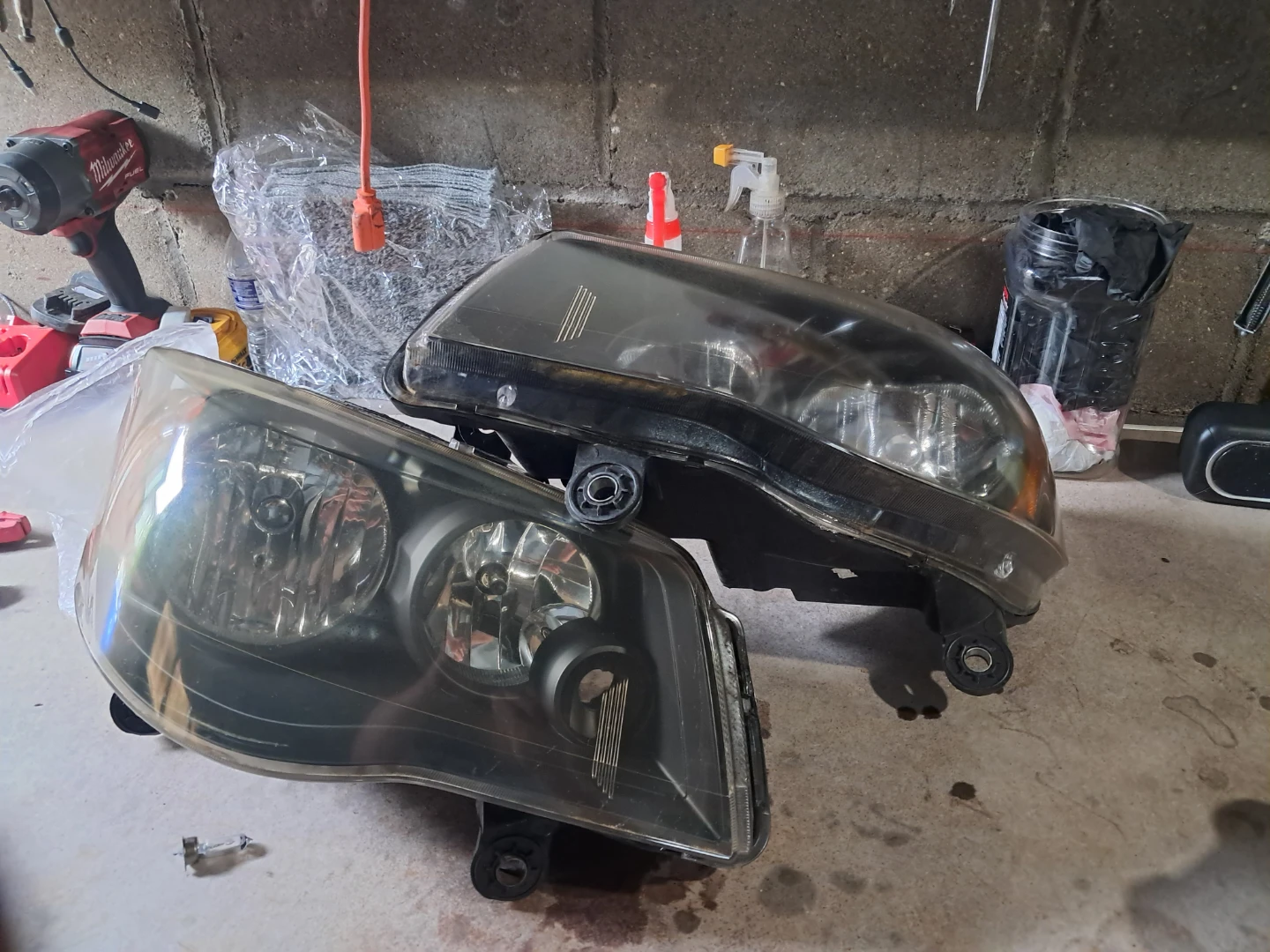 Used Car Headlights ctown crysler 2008 usado