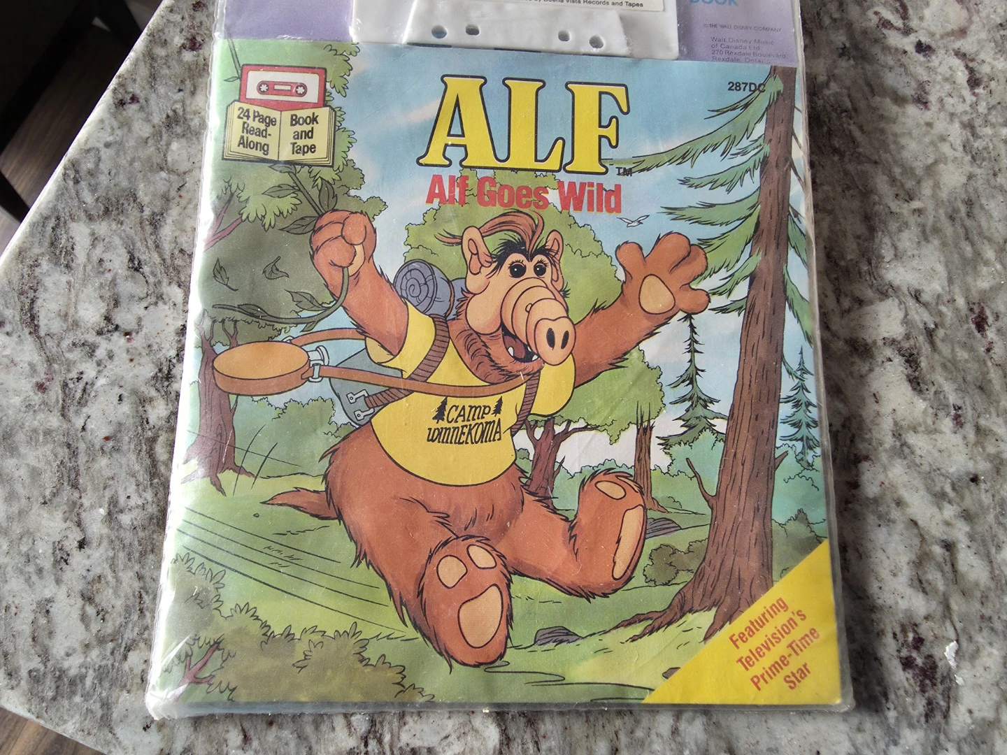 Alf Read Along Book & Tape "Alf Goes Wild" - photo 5