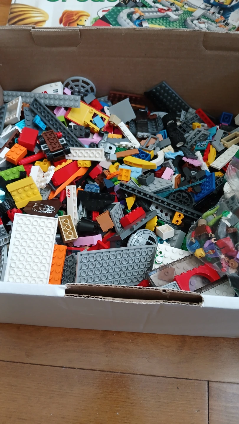 Box of assorted Lego for $200.00 - photo 2
