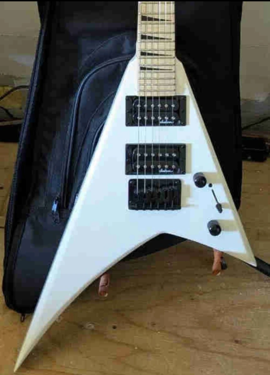 ³/⁴ Scale Jackson Randy Rhodes Flying V with Gig Bag