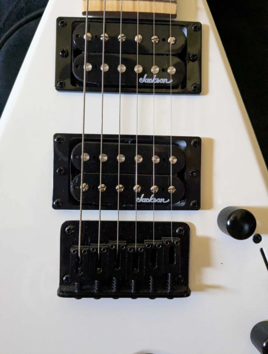 ³/⁴ Scale Jackson Randy Rhodes Flying V with Gig Bag - photo 3