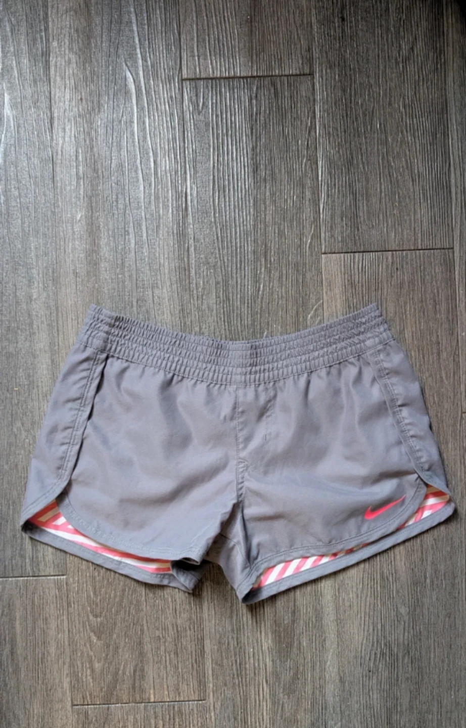 Nike Women's Running reversible Shorts - Pink & Grey