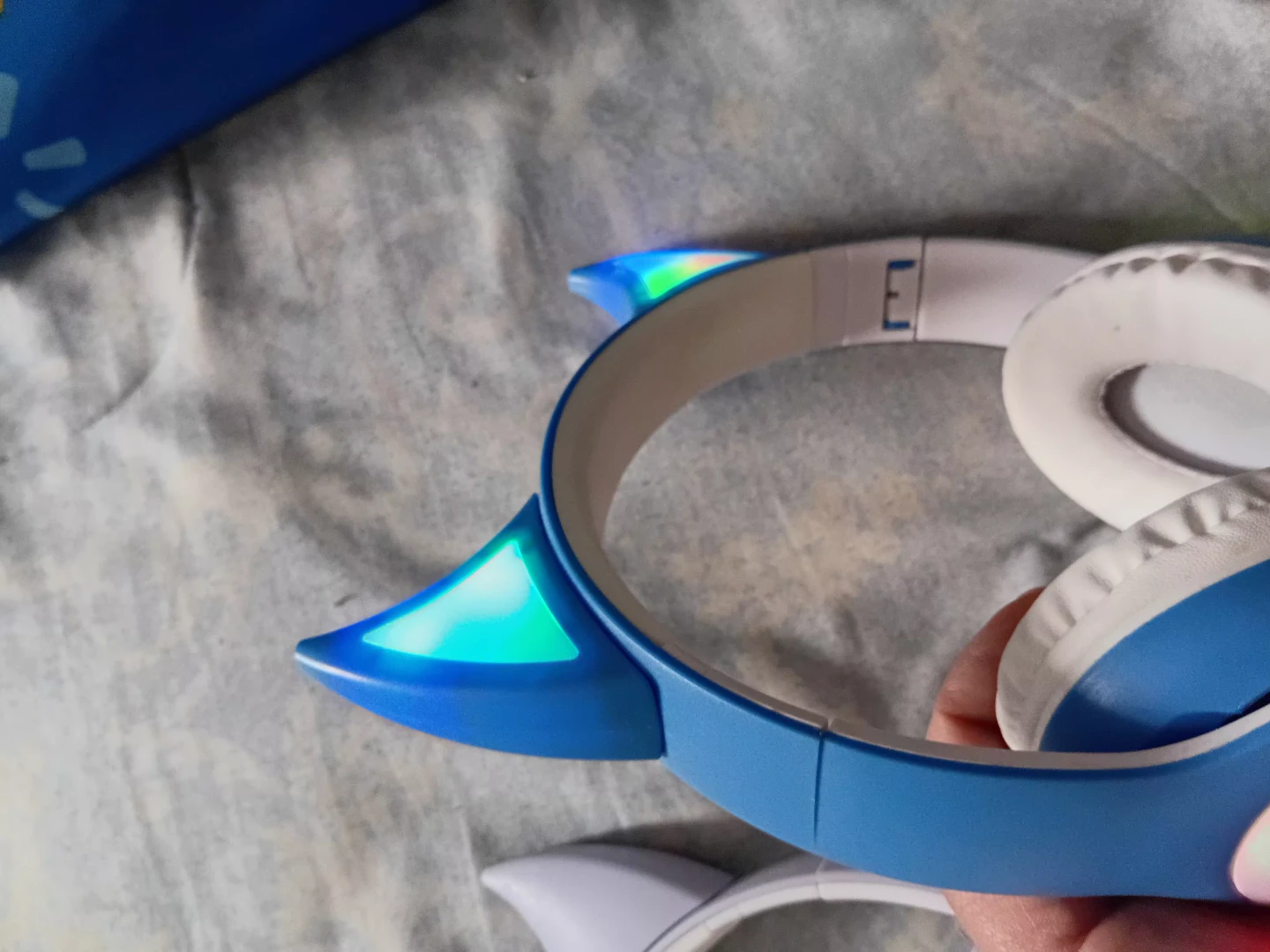 Blue & White Cat Ear Headphones with LED Lights - photo 4