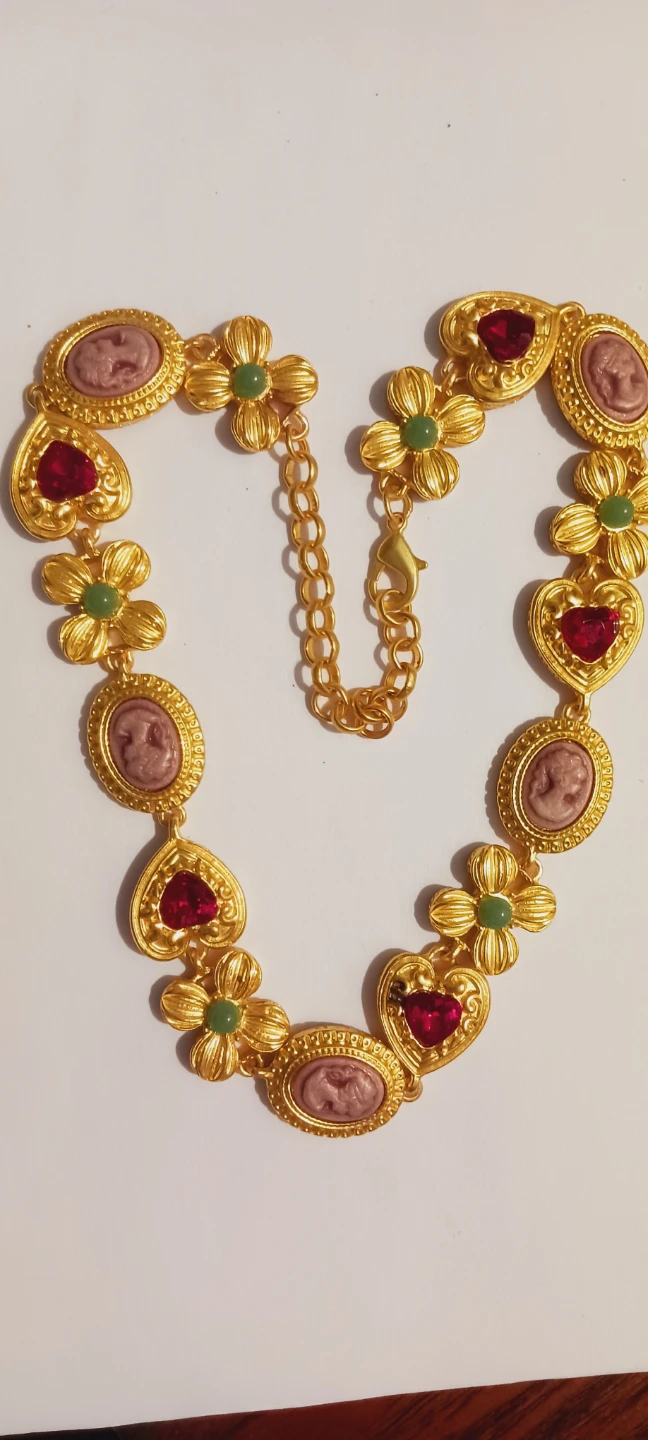 New !! Gold Tone Cameo Necklace with Red & Green Accents - photo 2