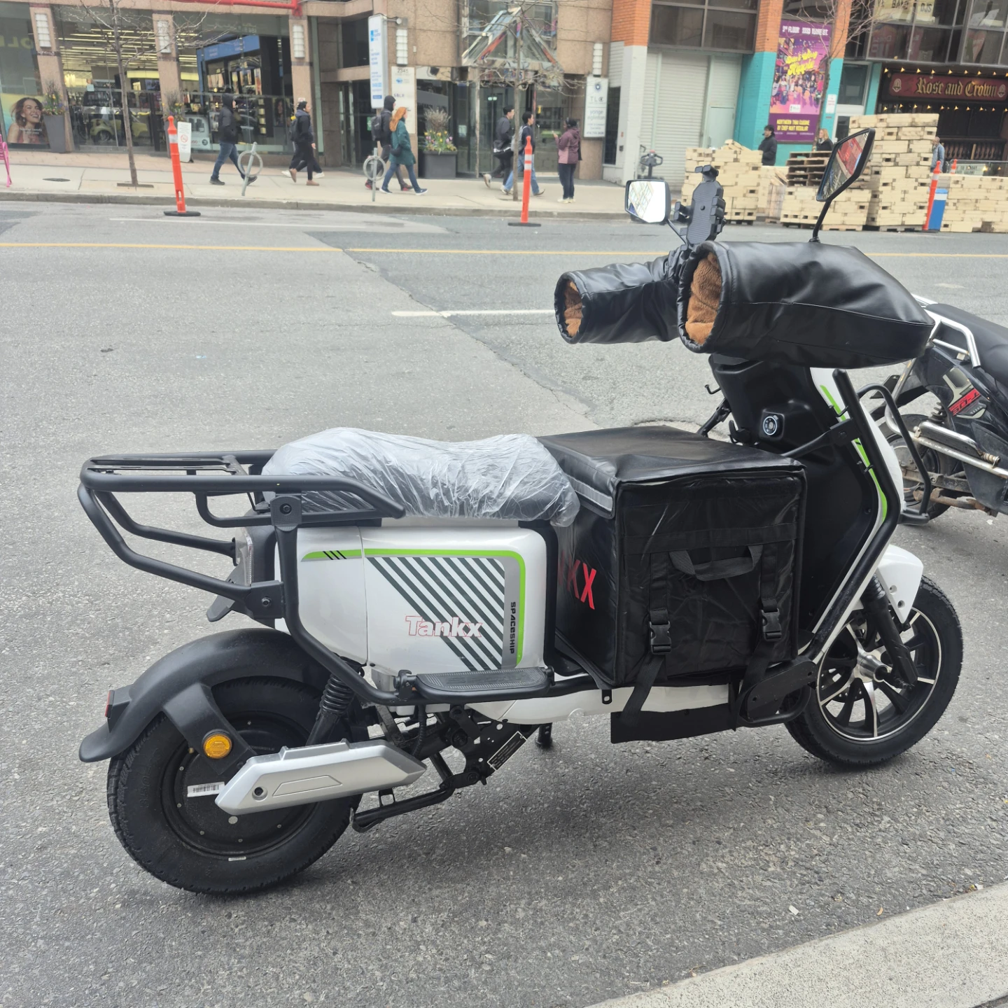 Tank X Electric Scooter with Insulated Delivery Bag - photo 4